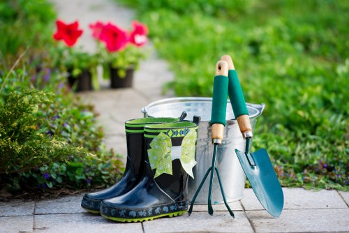 Tools for professional hedge trimming
